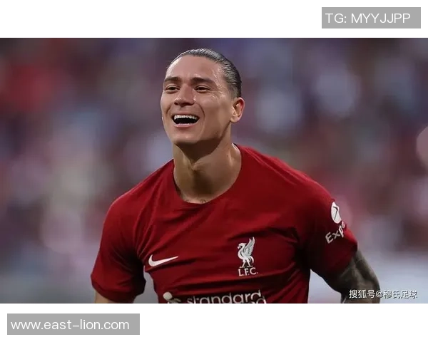 足球明星的奢华生活与节俭理财之间的真实对比探讨 足球明星的奢华生活与节俭理财之间的真实对比探讨